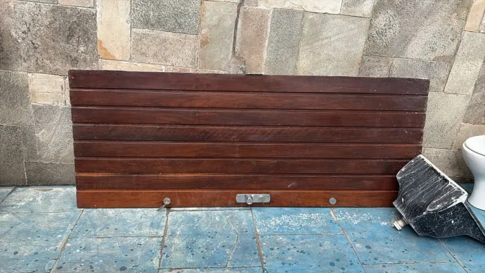 Porta de madeira maciça 