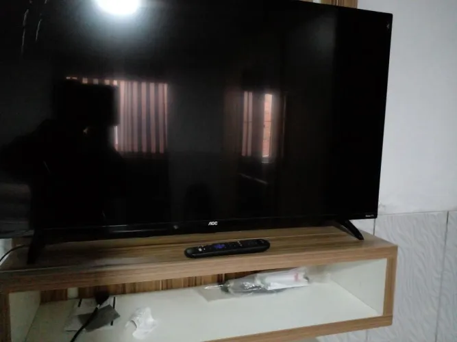 TV 45 polegadas com tela danificada