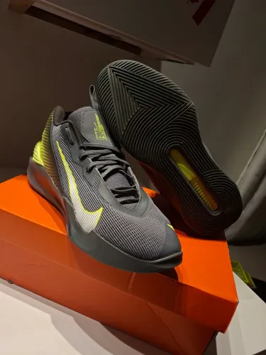 Nike GT Jump Academy