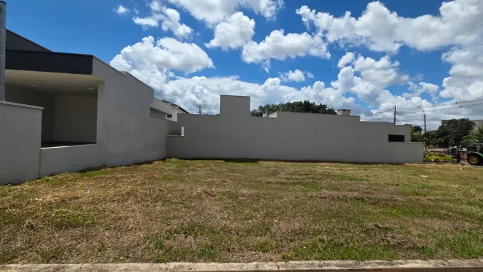 Terreno em Condomínio para Venda em Álvares Machado / SP no bairro Condomínio Valência 1