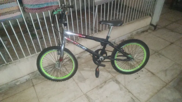 Bicicleta BMX/Cross Freestyle aro 20 da marca DNZ,