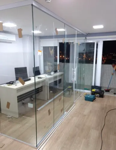 Divisórias, portas de vidros em geral