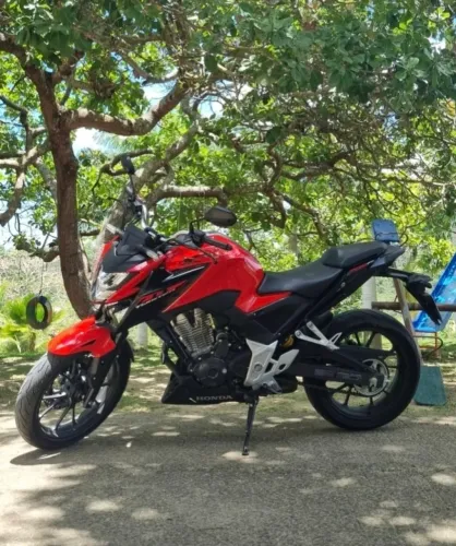 Honda twister 2023 - COM 10 MIL RODADOS ( SUPER NOVA )