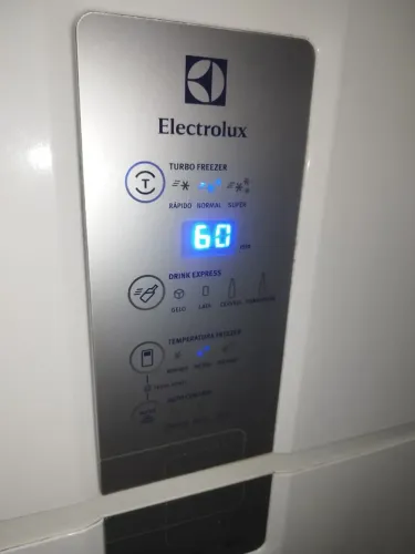 Geladeira Electrolux Frost Free duplex completa painel digital Blue touch Modelo Novo!