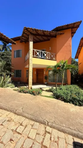 Casa sofisticada e completa em condomínio, a apenas 5 minutos do comércio de Secretário