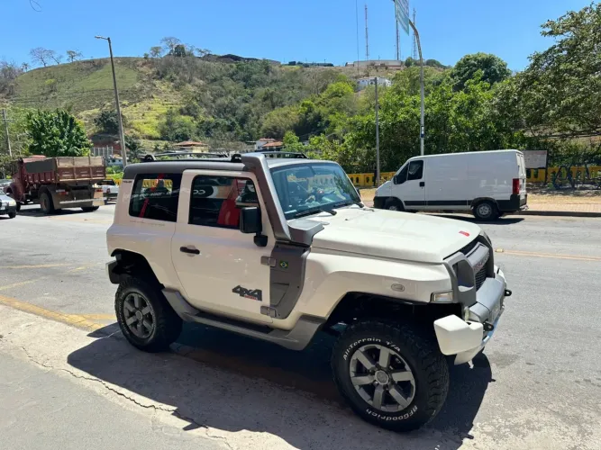 Troller T-4 4X4 3.2 20V TDI Cap. Rígida Diesel 2015