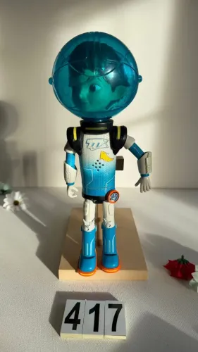 MILES FROM TOMORROW 30 CM