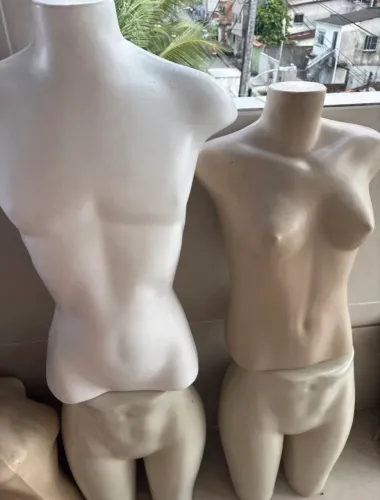 Manequins meio corpo feminino/masculino + 10 ferro para cabides