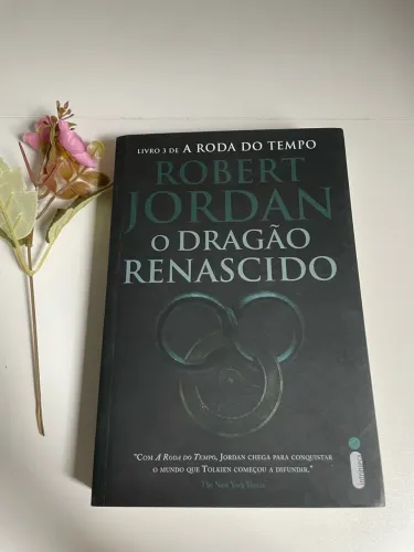 Livro O dragão renascido (Série A roda do tempo)