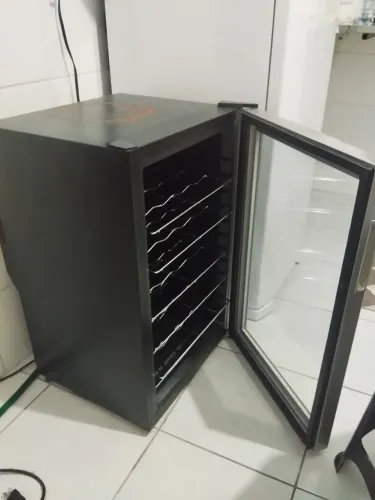 Adega Tocave capacidade para 24 Garrafas - Refrigeração normalmente.
