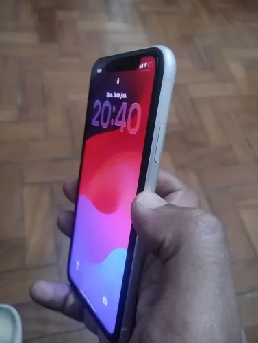 iPhone 11 Branco 64 Gigas usado 