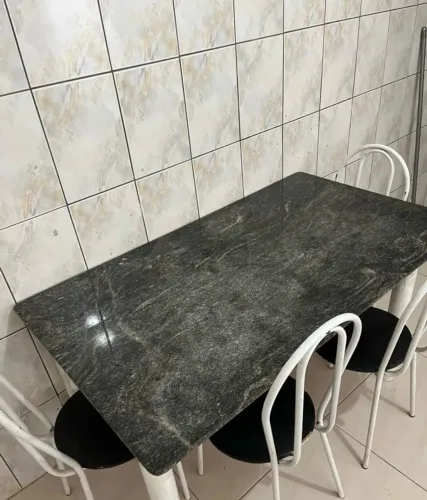 Mesa de mármore 4 cadeiras 