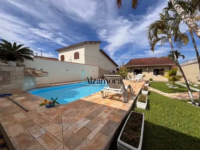 Casa linda com piscina e terreno de 576m²! Vem conferir! Cibratel II - Itanhaém/SP