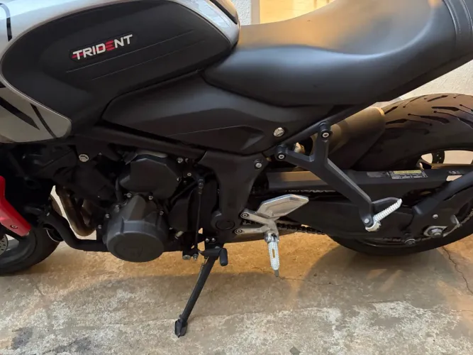 Triumph Trident 660 em estado de nova