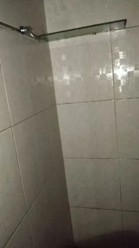 casa ampla com 3 quartos ,sala, cozinha,bainho, quintal com ária de serviço,