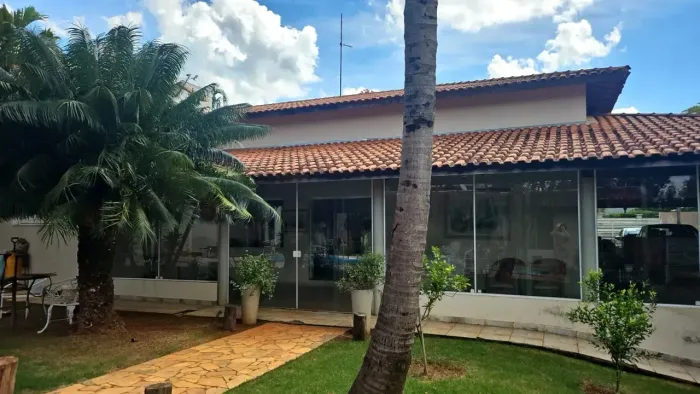 BÉLISSIMA CASA EM CONDOMÍNIO FECHADO COM PORTARIA 24 HORAS NA CIDADE DE JAGUARIÚNA!!
