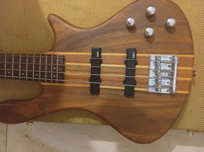 Baixo washburn Taurus, novo, sem uso. 