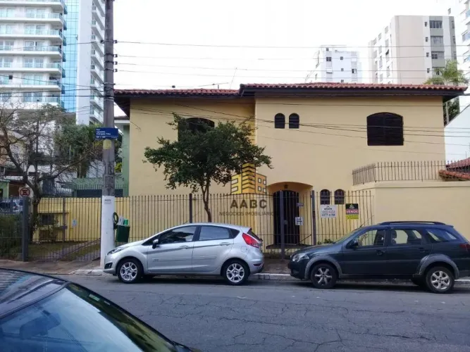 V. Clementino - Sobrado com 3 dormitórios sendo 1 suíte e 4 vagas e prtóximoda estação de 