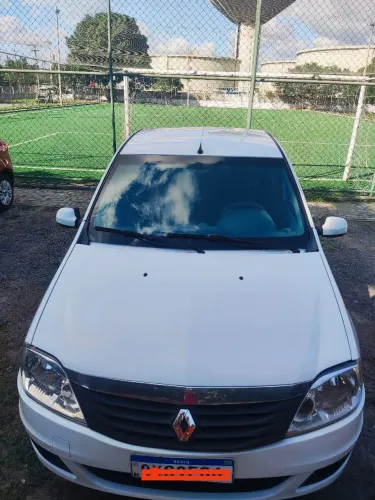 Renault Logan Expression Hi-flex 1.6 16V 4P AUT 2013