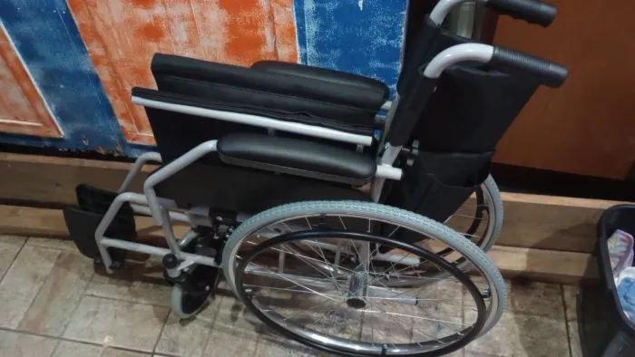Cadeira portátil de rodas