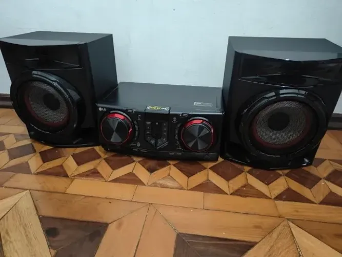 Mini System LG Xboom CJ44 preto com bluetooth 440W de potência