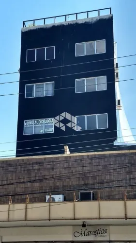 SALA COMERCIAL MOBILIADA A VENDA NA ASSIS BRASIL.