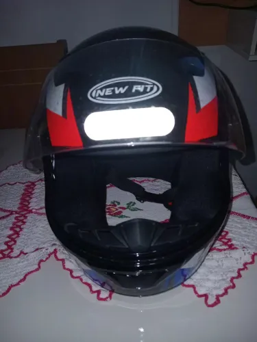 Um capacete fechado