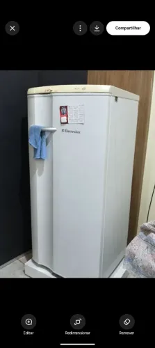 Vendo uma geladeira