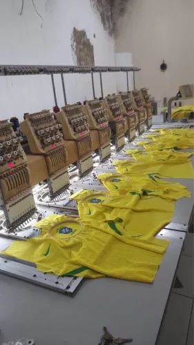 Maquina de bordado SWF/E 8 cabeças.