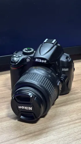 Nikon D5000 + 18-55 com apenas 13.552 cliques.