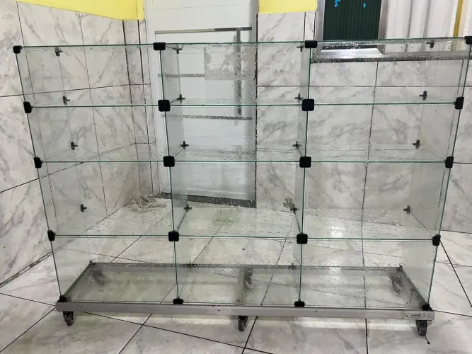 Vendo prateleira de vidro