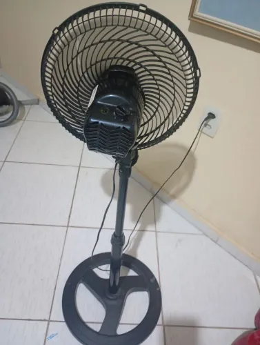 Ventilador de pé pequeno 