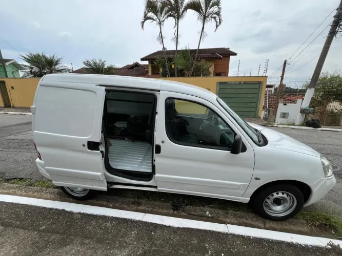 Peugeot Partner Furgão 1.6 16v/ 1.6 16V Flex 3P 2017