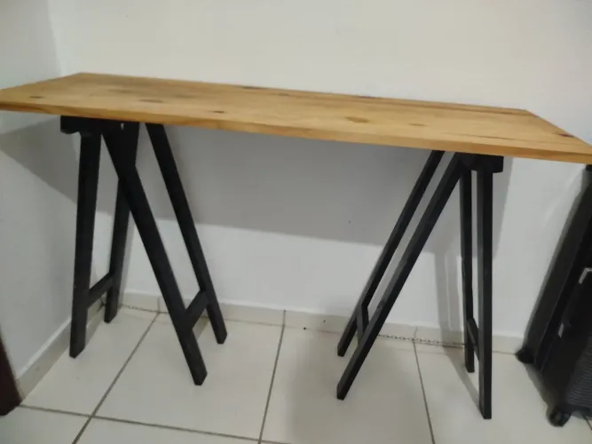 Bancada / Escrivaninha de Pinus com Cavaletes Pretos (120x40cm) USADO