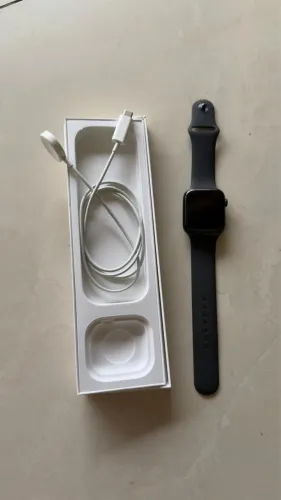 Vendo Apple Watch série 9 preto em ótimo estado .