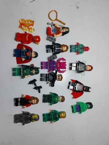 Minifigures Lego (Similar) Marvel e Dc
