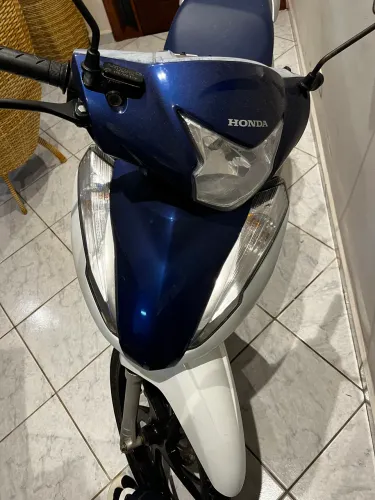 Biz 125I branco e azul 