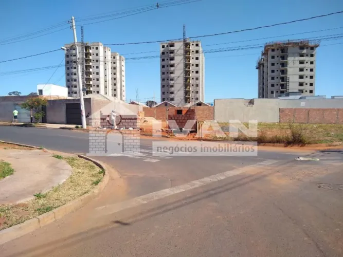 Terreno à venda no Bairro Residencial Lago Azul