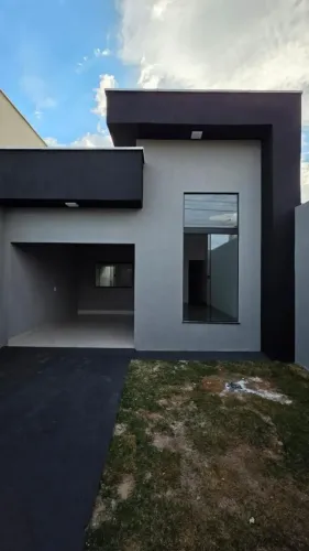 Excelente casa! 2 Quartos sendo 1 Suíte - Toda no Porcelanato e Quintal nos fundos - Jd. C