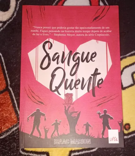 Livro "Sangue quente" de Isaac Marion