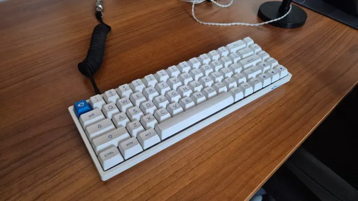 Teclado gamer Akko 3068B Plus
