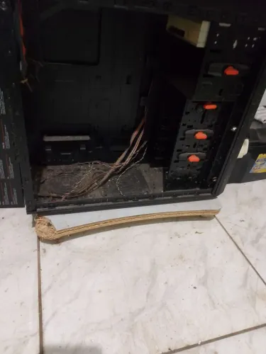 Gabinete Cougar Solution das antiga