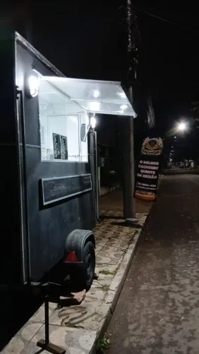 Vendo se treiler para lanches. Aceito cartão. Estudo troca por carro