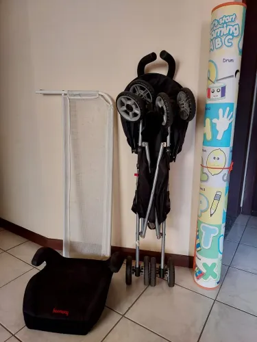 Carrinho de bebê + booster + proteção de cama + tapete térmico