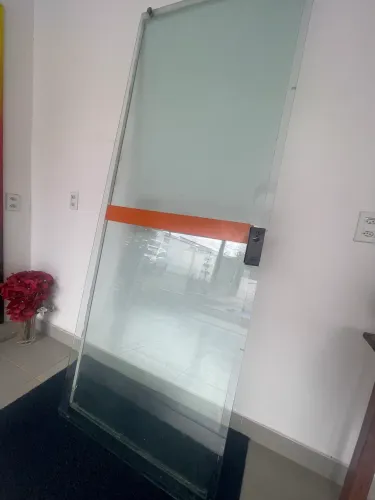 Porta de blindex 2 folhas com fechadura