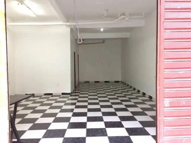 Aluga-se Loja Grande na Pavuna, com Banheiro e Cozinha