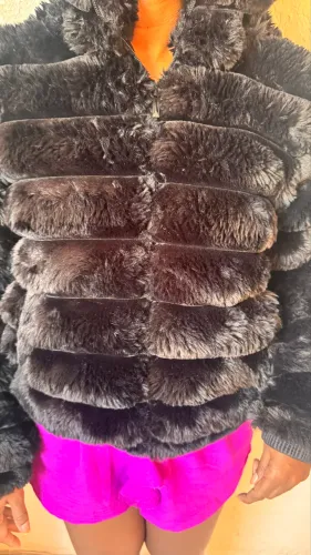 Casaco de Pelúcia Preto Feminino - Super Quentinho e Estiloso