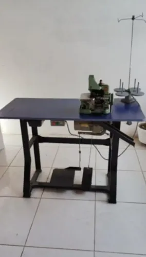 Máquina de costura / mesa de máquina