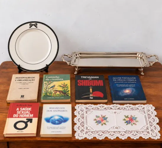 Kit com 3 itens de cozinha e 6 livros