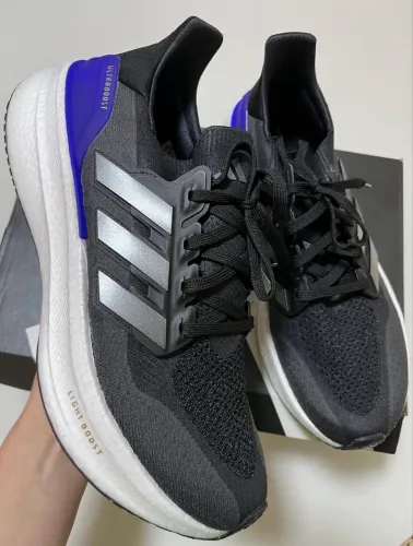Tênis Adidas Ultraboost 5 tamanho 43